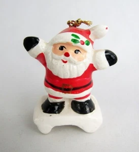 Vintage Norcrest Napco? Miniatur Weihnachtsmann auf Skateboard Keramik Ornament - SÜSS! - Bild 1 von 6
