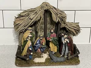 WOODEN STABLE +8 RESIN NATIVITY FIGURES MARY JOSEPH JESUS WISE MEN SHEEP DONKEY - Picture 1 of 10