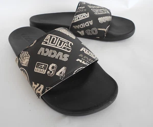 Adidas Para Hombres Talla 7 Adilette Sandalia Deslizable Sin Cordones En Todas Partes Deletrear Negra - Imagen 1 de 10