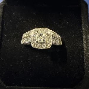 Anello di fidanzamento solitario aureola diamante principessa naturale 14 carati WG 1,00 C TW - Foto 1 di 6