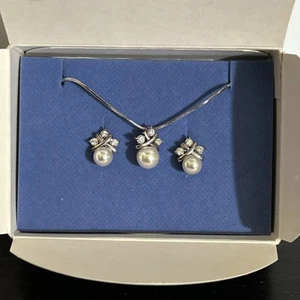 Avon Pearlesque and Crystal Gift Set Pierced Earrings & Necklace in Box 2002 - Picture 1 of 4