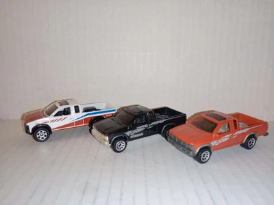 Lote de camionetas de carrocería dura Matchbox '95 Nissan (3)* verde azulado ~ blanco~ rojo fundido a presión 💥 Foto 1 de 4