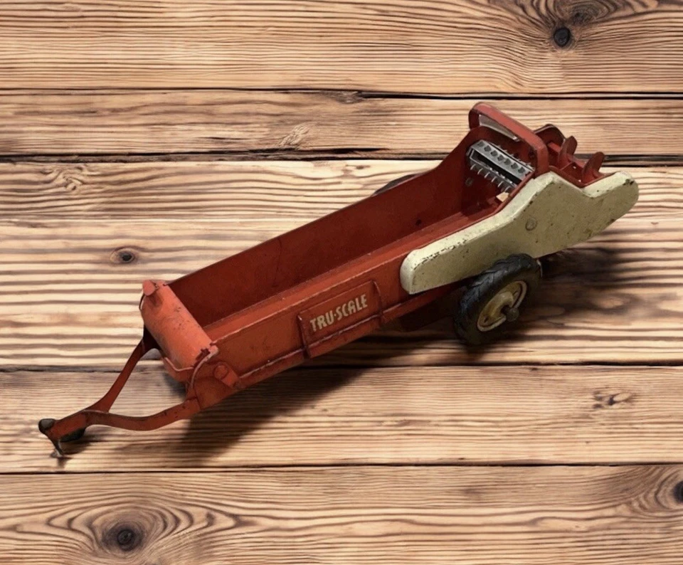 Vintage Tru Scale 1/16 Pressed Steel Farm Manure Spreader Toy Implement Red 1960 - Image 1 of 4