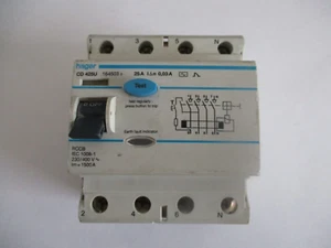 Hager CD 425U 164503 25 AMP 30 mA 4-poliger RCCB SCHALTER - Bild 1 von 1