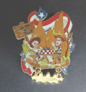 FUN ON 4TH OF JULY Woody Jessie Picnic Pin 54224 ~ Limited Edition Disney 2007 - Picture 1 of 2