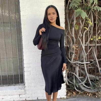 Falda Midi 100% SEDA XS Banana Republic XS Negra Orca NUEVA SIN ETIQUETAS Corte Sesgado Aberturas Laterales Foto 1 de 4