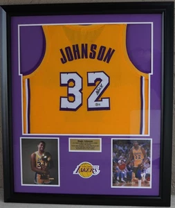 Camiseta Magic Johnson Los Angeles enmarcada y fotos en color AUTOGRAFIADA con certificado de autenticidad #R98 - Imagen 1 de 3