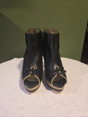 Pelle Moda Black & Beige Peep Toe Platform Heel Bootie 8m New - Image 1 of 4