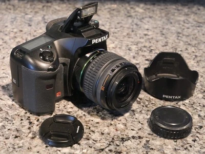 Pentax K 20 D  12.4MP Digitalkamera - Schwarz (Kit mit 18-55mm Objektiv) - Bild 1 von 4