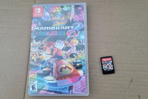 Mario Kart 8 Deluxe Nintendo Switch Game with Case Working - Picture 1 of 5