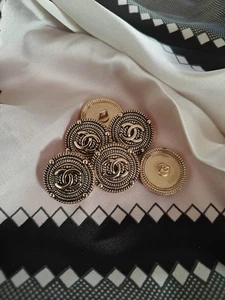 CHANEL Gold Metal buttons 21mm Set Of 6 - Picture 1 of 3