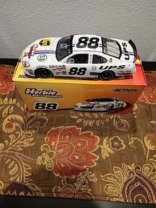 Dale Jarrett #88 Herbie Fully Loaded 2005 NASCAR Action 1:24 DieCast - Picture 1 of 1
