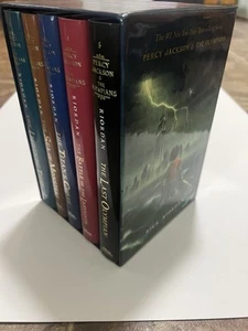 OOP Percy Jackson and the Olympians Hardcover Boxed Set by Rick Riordan - Bild 1 von 18