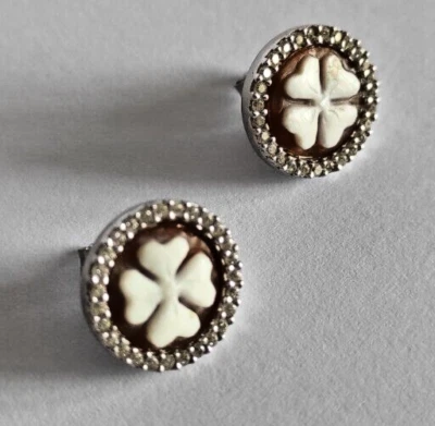 PAIO DI ORECCHINI CAMMEO CORNIOLA CON QUADRIFOGLIO MONTATI IN ARGENTO 925 - Immagine 1 di 4