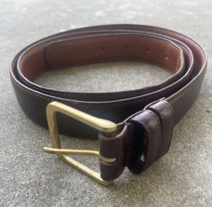 Cinturón Coach de cuero bruñido de cuero de vaca para hombre con hebilla de latón borgoña talla 44 EE. UU. - Imagen 1 de 13