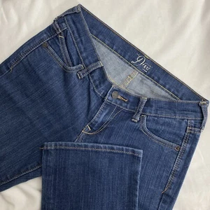 Pantalones de mezclilla Old Navy para mujer 2 Diva BootCut elásticos de altura baja azul oscuro - Imagen 1 de 11