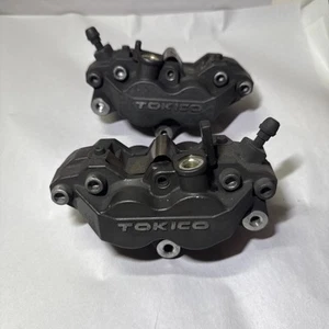 01-03 SUZUKI GSXR750 GSXR 750 600 OEM RIGHT LEFT FRONT BRAKE CALIPER SET PAIR - Foto 1 di 11