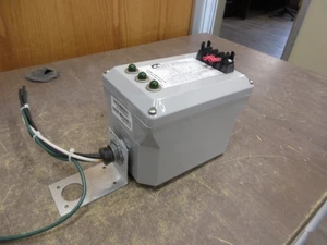 LEA International Surge Suppressor USPS-H-120/208-3P5W 120/208V 3Ph 50/60Hz Used - Picture 1 of 9