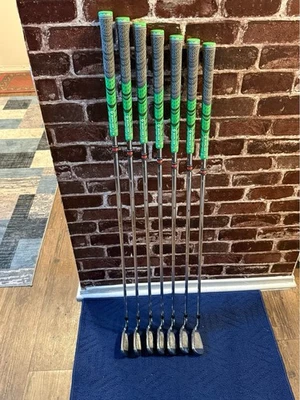 Juego de 7 varillas de hierro Taylormade R7 Draw 4-9/PW, T-Step 90 Flex R diestro leer** Foto 1 de 4