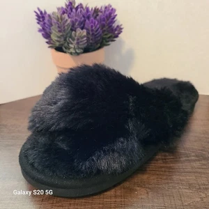 Fuzzy Plush Slippers Black Criss Cross Open Toe Slip On Slides Comfort Womens - Picture 1 of 7