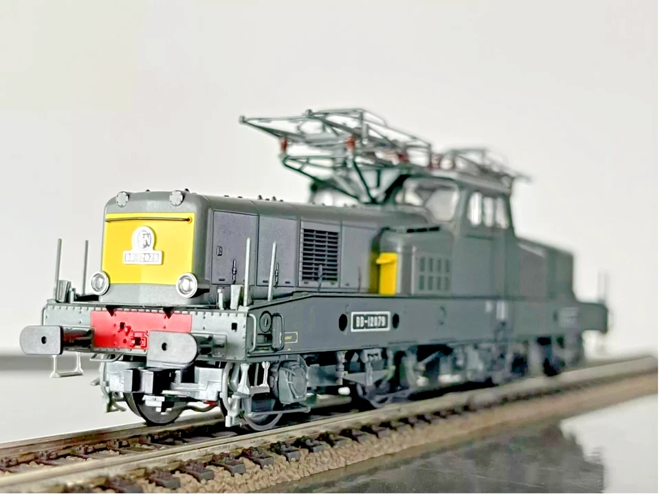Jouef BB 12079 SNCF Echelle HO Epoque IV Locomotive Electrique - Verte/Jaune (HJ2338)