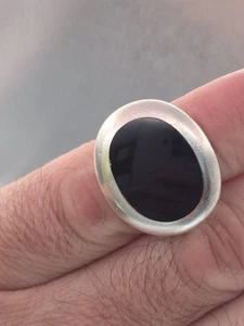 ANILLO MODERNO ROBERT LEE MORRIS PLATA ESTERLINA ÓNIX NEGRO TALLA 7 - Imagen 1 de 17