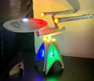2020 Hallmark Star Trek U.S.S. Enterprise Musical Baumspitze mit Licht NEU - Bild 1 von 12