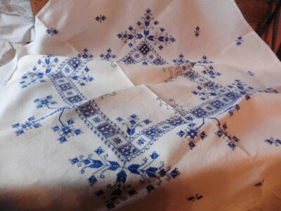 ANCIENNE NAPPE A THE Grd NAPPERON PUR LIN CRÈME BRODERIE BLEU MAIN 101 X 101 CM - Photo 1/4