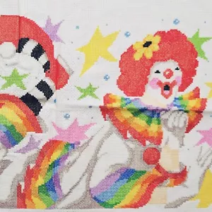 Kit punti incrociati vintage design funziona #1065 ""Stardust Clown"" 10"" x 18"" INIZIATO/NON FINITO - Foto 1 di 20