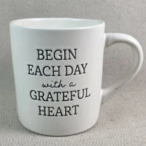 Threshold Steinzeug Kaffeebecher BEGINNE JEDEN TAG MIT EINEM DANKBAREN HERZEN 16 Unzen Tasse - Bild 1 von 4