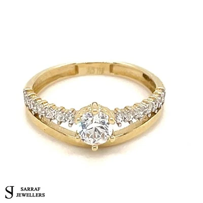 Anillo de compromiso solitario de oro amarillo de 9 quilates anillo de boda diamante creado en laboratorio Foto 1 de 4