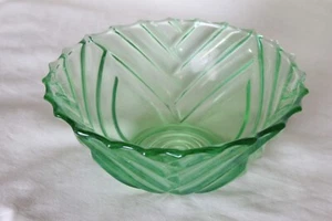 Art Deco Green Glass Bowl by Val Saint Lambert - Picture 1 of 5