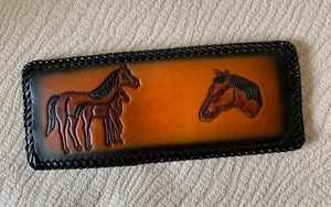 Pferd - Herren-Geldbörse aus Leder mit Doppelfaltung hergestellt in den USA und Schnürung - Bild 1 von 4