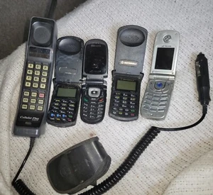 Lot de téléphones portables anciens - Photo 1 sur 6