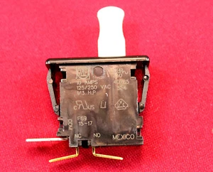 Cherry Switch 462-8422 - SPDT-NO/NC Drucktastenschalter, 10 A @ 250 Vac - Bild 1 von 4
