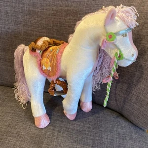 Groovy Girls Samt weiß & rosa 13 Zoll DUCHESS Pferd Plüsch Pony mit Sound, Steigbügel - Bild 1 von 13