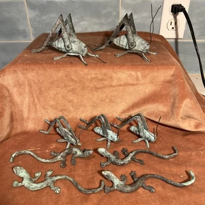 Vintage 2 Grasshoppers 3 Crickets  4 Lizards Figurines Cast Metal - Picture 1 of 19