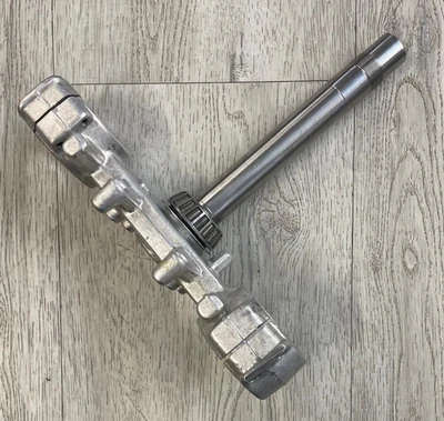 Piastra inferiore forcelle Aprilia RX 50 - Immagine 1 di 2