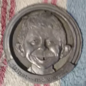 Hebilla de cinturón Mad Magazine Alferd E Neuman "¿Qué me preocupa?" - Imagen 1 de 2
