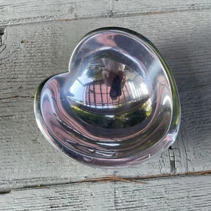 "Cuenco corazón de aluminio fundido macizo de 4,5"" 2009 Museum Shop O'Hara firmado vintage" - Imagen 1 de 6