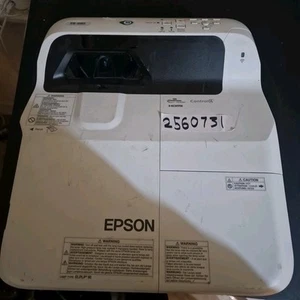 Epson EB-680 Short Throw Projector (1) Spare or Repair - Photo 1/6