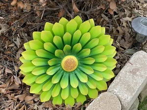 14.2” Large Metal Flower Green Daisy Wall Art Décor w/Hanging Hook,New - Picture 1 of 4