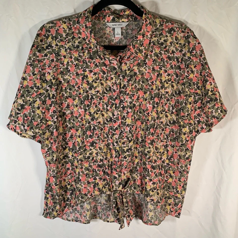 Top Nine West verde rosa estampado manga corta recortado con botones Foto 1 de 4