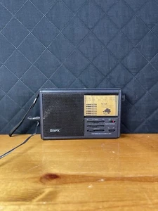 Vintage GPX 4 Band Radio AM/FM, NOAA Weather Band, Storm Alert Siren Model A380 - Picture 1 of 6