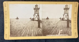 Stereoview B Series 710 Lighthouse Chicago Illinois Great Lakes Sailboat - Afbeelding 1 van 2