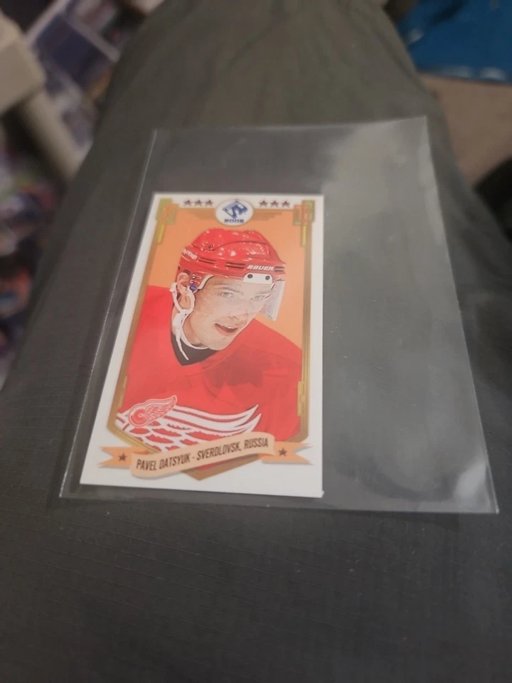 01-02 Pacific Private Stock Pavel Datsyuk PS-2002 Detroit Red Wings Rookie 2001 - Image 1 of 3