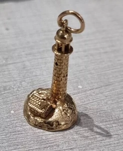 9ct Yellow Gold Vintage Lighthouse Building 3D Charm Pendant - Picture 1 of 7
