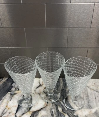 3 vasos de vidrio texturizado con cono de gofre helado postre hechos en Italia Foto 1 de 4