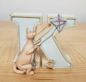 Disney Winnie the Pooh alfabeto letra K cometa Michel & Co. Kanga y Roo azul pálido - Imagen 1 de 12