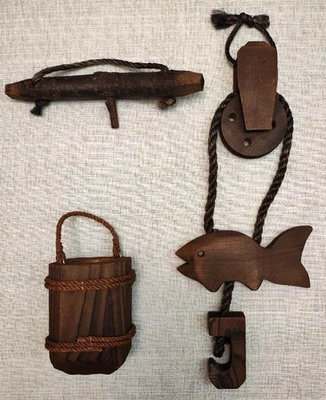 Gancho de polea de cedro quemado de madera miniatura japonés hecho a mano Jizaikagi artesanías populares Foto 1 de 4